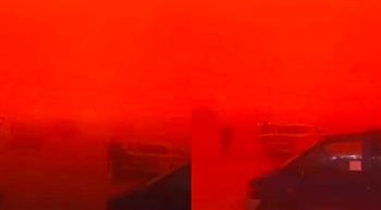 بالفيديو.. عاصفة حمراء تضرب ليبيا بعد وصول الإعصار دانيال
