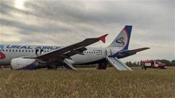 روسيا: طائرة ركاب تهبط اضطراريا في أرض مفتوحة