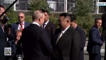 شاهد.. مراسم استقبال بوتين لزعيم كوريا الشمالية (فيديو)
