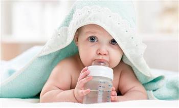 شرب المياه للطفل الرضيع ضروري خلال أشهر الصيف