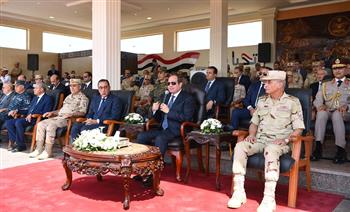 نشاط الرئيس السيسي أمس يتصدر اهتمامات وعناوين صحف القاهرة