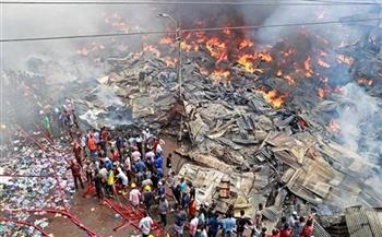 حريق يدمر مئات المتاجر بسوق في بنجلاديش