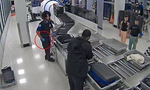 بيسرقوا الركاب.. عناصر أمنية تسطو على حقائب المسافرين بأحد المطارات الأمريكية 
