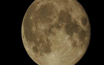 دراسة: إلكترونات الأرض مسؤولة عن تكوين المياه على القمر