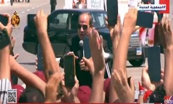 الآلاف من أهالي بني سويف يرحبون بالرئيس السيسي في قرية سدس الأمراء (فيديو)