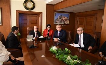 محافظ بورسعيد يستقبل سفير جمهورية البيرو بمصر لبحث سبل التعاون