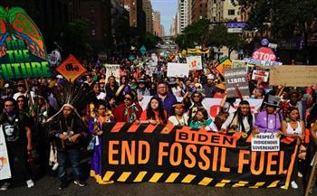 آلاف المحتجين بنيويورك يدشنون أسبوع المناخ