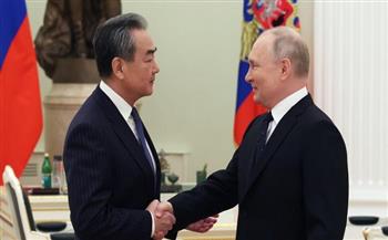 وزير الخارجية الصيني يتوجه إلى روسيا