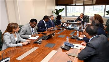 وزير الصناعة يستعرض الترتيبات النهائية لإقامة معرض الأفريقي الثالث للتجارة البينية