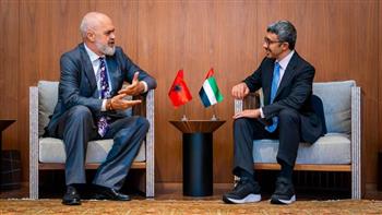 وزير الخارجية الإماراتي يلتقي رئيسي وزراء ألبانيا وفيجي 