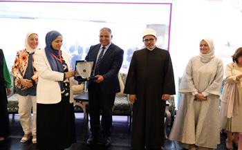 رئيس جامعة الأزهر يكرم النماذج المتميزة بمؤتمر طب الأطفال