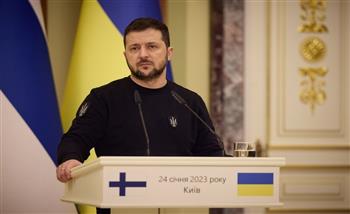 مستشار الرئيس الأوكراني الأسبق: زيلينسكي يكذب بشأن الوضع على الجبهة