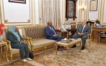 رئيس جامعة القاهرة يبحث مع سفير جيبوتي سبل تعزيز علاقات التعاون المشترك