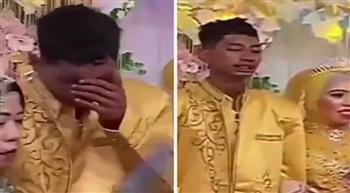 عريس ينهار بالدموع في حفل زفافه ورد فعل غريب من عروسته (فيديو)