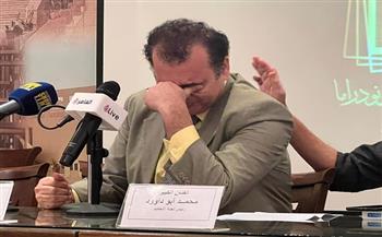 بكاء رئيس "القاهرة للمونودراما" عند إعلان تكريم اسم الراحل مصطفى سليم
