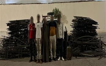 ضبط المتهمين بسرقة «باكيات حديدية» من إحدى الجامعات بالبحر الأحمر
