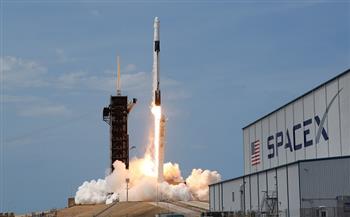 صاروخ SpaceX ينقل 22 قمرا صناعيا ستارلينك إلى المدار