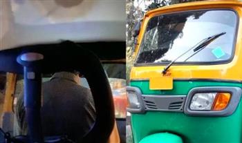 «أشيك سائق في العالم».. هندي يقود توك توك على كرسي مكتب