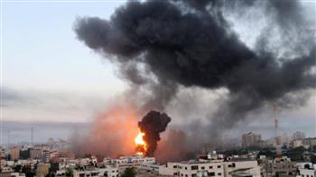 طائرات الاحتلال الإسرائيلي تقصف موقعًا وسط قطاع غزة