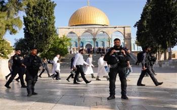 عشرات المُستوطنين يقتحمون "الأقصى" بحماية شرطة الاحتلال الإسرائيلي