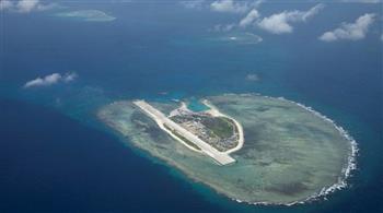 خفر السواحل الفلبيني يزيل حاجزا عائما في بحر الصين الجنوبي 