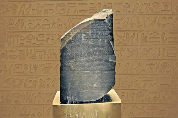 في ذكرى فك رموز حجر رشيد.. خطوة للتعرف على الحضارة المصرية القديمة