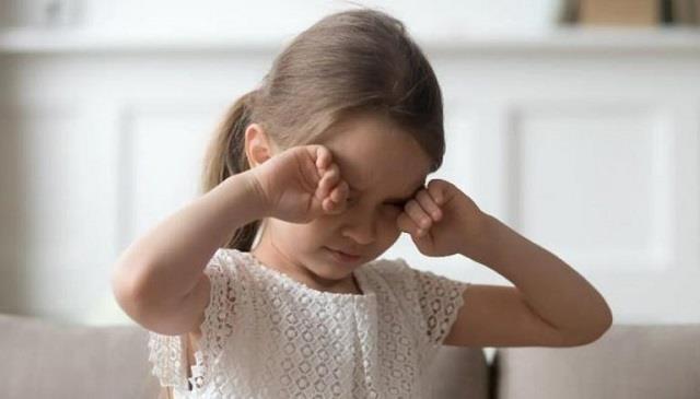 8 نصائح لحماية عيون طفلك من الجفاف في فصل الخريف
