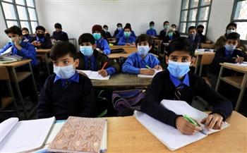 باكستان تغلق 56 ألف مدرسة جراء انتشار عدوى فيروسية في العين