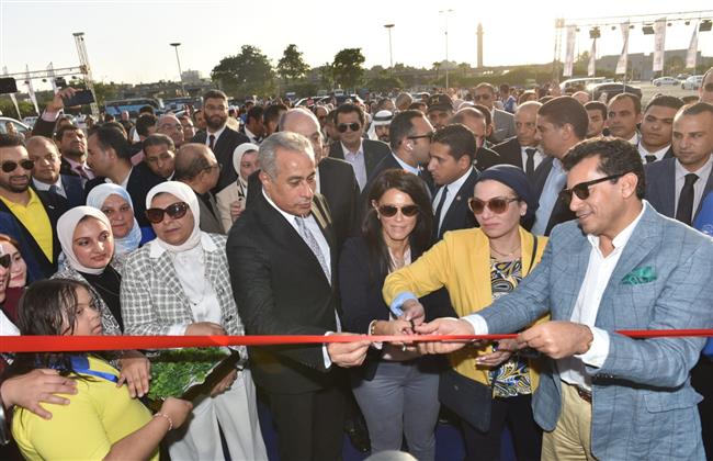 وزير العمل يشارك في افتتاح معرض لمنتجات مراكز الشباب باستاد القاهرة الدولي 