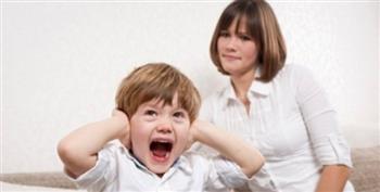 للوالدين.. 8 طرق فعالة للتعامل مع صوت طفلك المرتفع