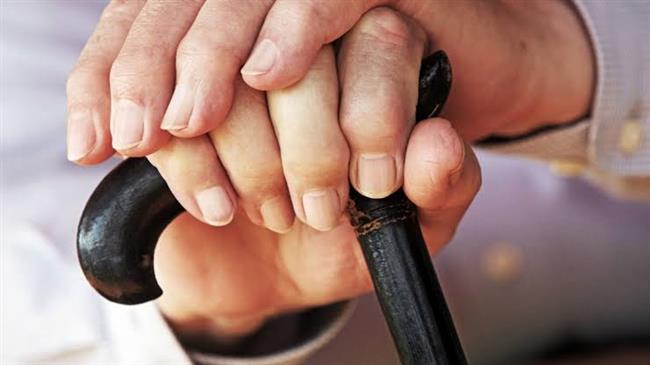 لأداء أفضل للحركة والمشى.. مواصفات  العكاز المناسب لكبار السن