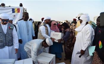 الفريق الإنساني الإماراتي يواصل توزيع الطرود الغذائية في قرى أمدجراس التشادية