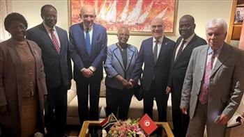 وزيرا خارجية جنوب إفريقيا وتونس يبحثان تعزيز العلاقات وقضايا إقليمية ودولية