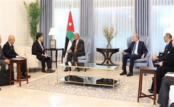 رئيس الوزراء الأردني يستقبل وزير الخارجية الياباني