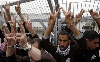 4 أسرى فلسطينيين يواصلون إضرابهم عن الطعام 