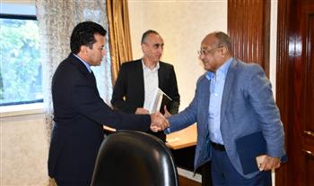 وزير الرياضة يبحث استعدادات استضافة مصر بطولة الهوكى الدولية 