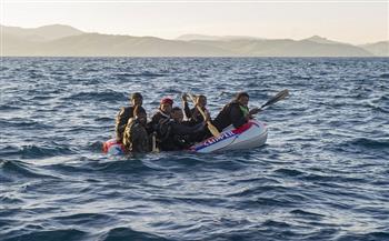 اليونان: العثور على 14 مهاجرا بعد غرق زورقهم