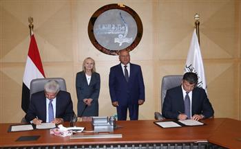 وزير النقل يشهد توقيع عقد مترو «أبو قير – محطة مصر» مع تحالف أوراسكوم للإنشاءات 