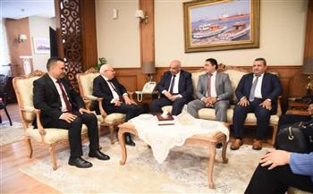 محافظ بورسعيد يلتقي رئيس قطاع الحسابات والمديريات بوزارة المالية