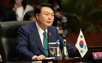الرئيس الكوري الجنوبي يعقد محادثات مع رئيس مجلس الدولة الصيني في جاكرتا