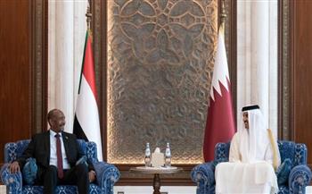 أمير قطر يعقد جلسة مباحثات مع رئيس مجلس السيادة السوداني