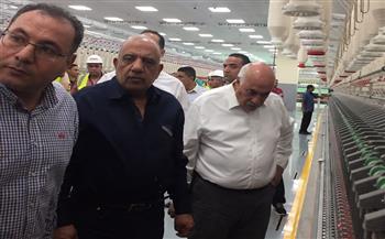 وزير قطاع الأعمال يشهد أول شحنة تصدير من أكبر مصنع للغزل بالمحلة
