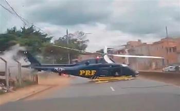 بالفيديو.. لحظة تحّطم طائرة للشرطة البرازيلية على طريق سريع بشكل مروع