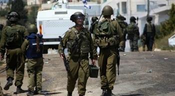 الاحتلال الاسرائيلي يقتحم قرى ويداهم منازل في «طورة» بجنين