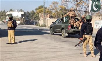 مقتل 4 أشخاص بينهم رجال أمن في هجوم مسلح شمال غرب باكستان