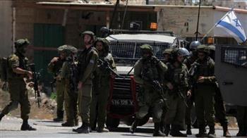 الاحتلال الاسرائيلي يعتقل فلسطينيين ويستولي على مركبة أحدهما في الخليل 