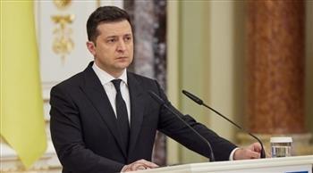 الرئيس الأوكراني يحذر من عواقب تردد الغرب في توفير المساعدات العسكرية لبلاده
