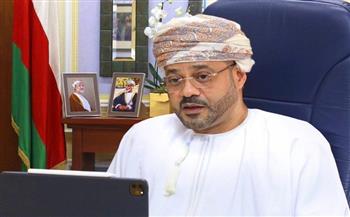 وزير الخارجية العُماني يبحث هاتفيًا مع رئيس الوزراء الكويتي تعزيز التعاون