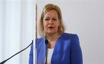 وزيرة الداخلية الألمانية تحذر من دعوات يمينية لإعادة المهاجرين إلى بلادهم