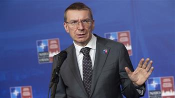 رئيس لاتفيا يُعلن إرسال حزمة جديدة من المساعدات العسكرية إلى أوكرانيا